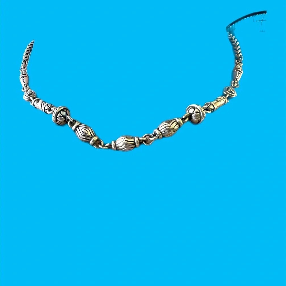 BRIGHTON RETIRED FILIGREE Bold CHARM Silver Collar NECKLACE. Silver plated.